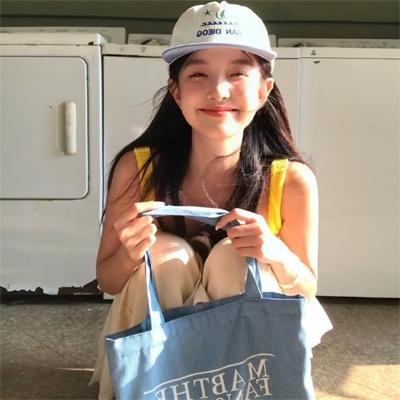 怪诞秀海报